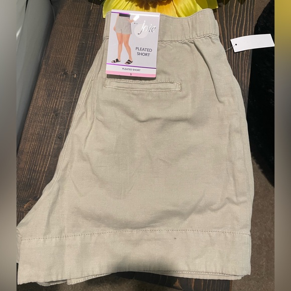 Joie Pleated Short - Picture 9 of 13